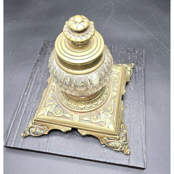 Antique Brass & Glass Ornate Inkwell With Hinged Lid On Decorative Base HS284 - Picture 2 of 10